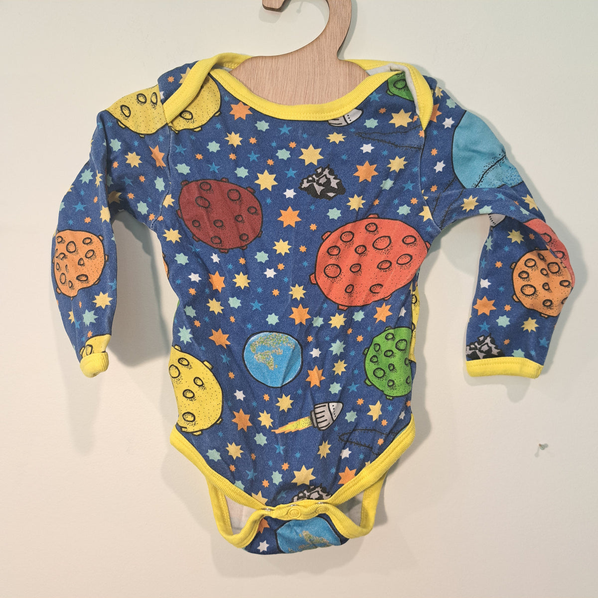 Hoopla Kids Re-Loved - RE-Loved - DUNS Space Long Sleeved Body Top (6-9 Months)