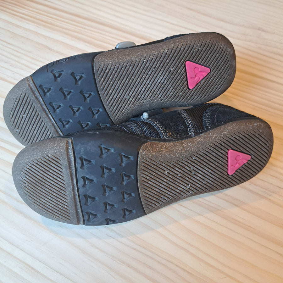 Hoopla Kids Re-Loved - RE-Loved - Plae Black Emme (US 1 Youth)