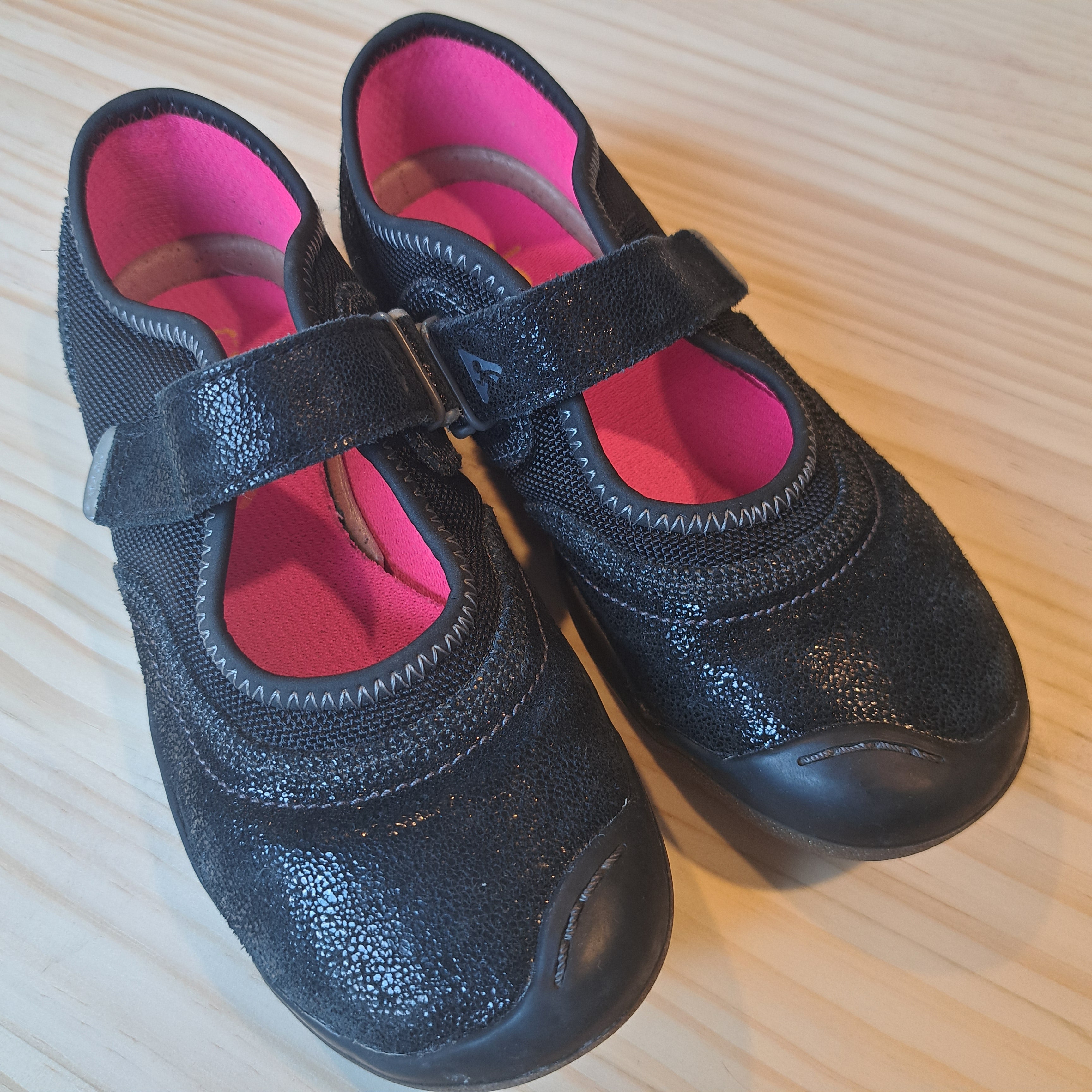 Hoopla Kids Re-Loved - RE-Loved - Plae Black Emme (US 1 Youth)