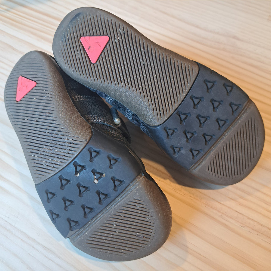 Hoopla Kids Re-Loved - RE-Loved - Plae Black Emme (US 13 Kids)